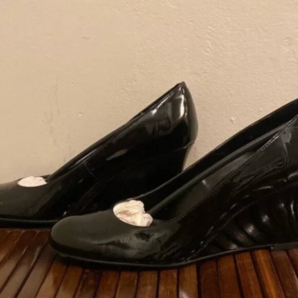 VANELi Ussa Patent Leather Black Mid Wedge - Picture 2 of 7